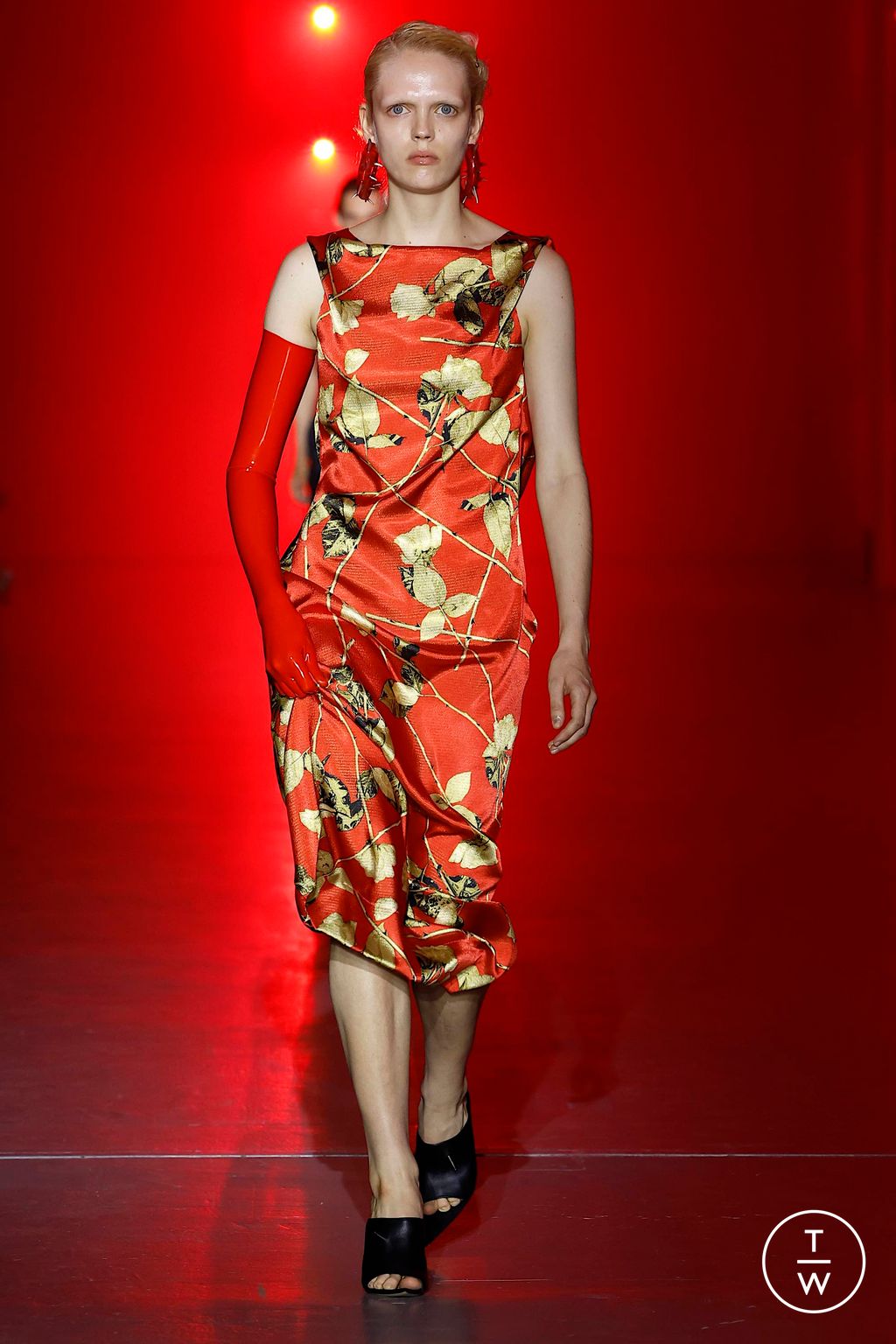 Fashion Week Milan Spring/Summer 2024 look 28 de la collection Jordanluca menswear