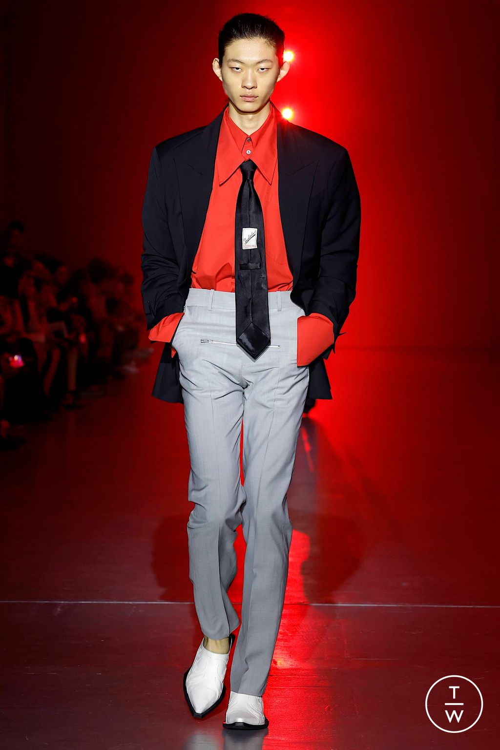 Fashion Week Milan Spring/Summer 2024 look 33 from the Jordanluca collection 男装