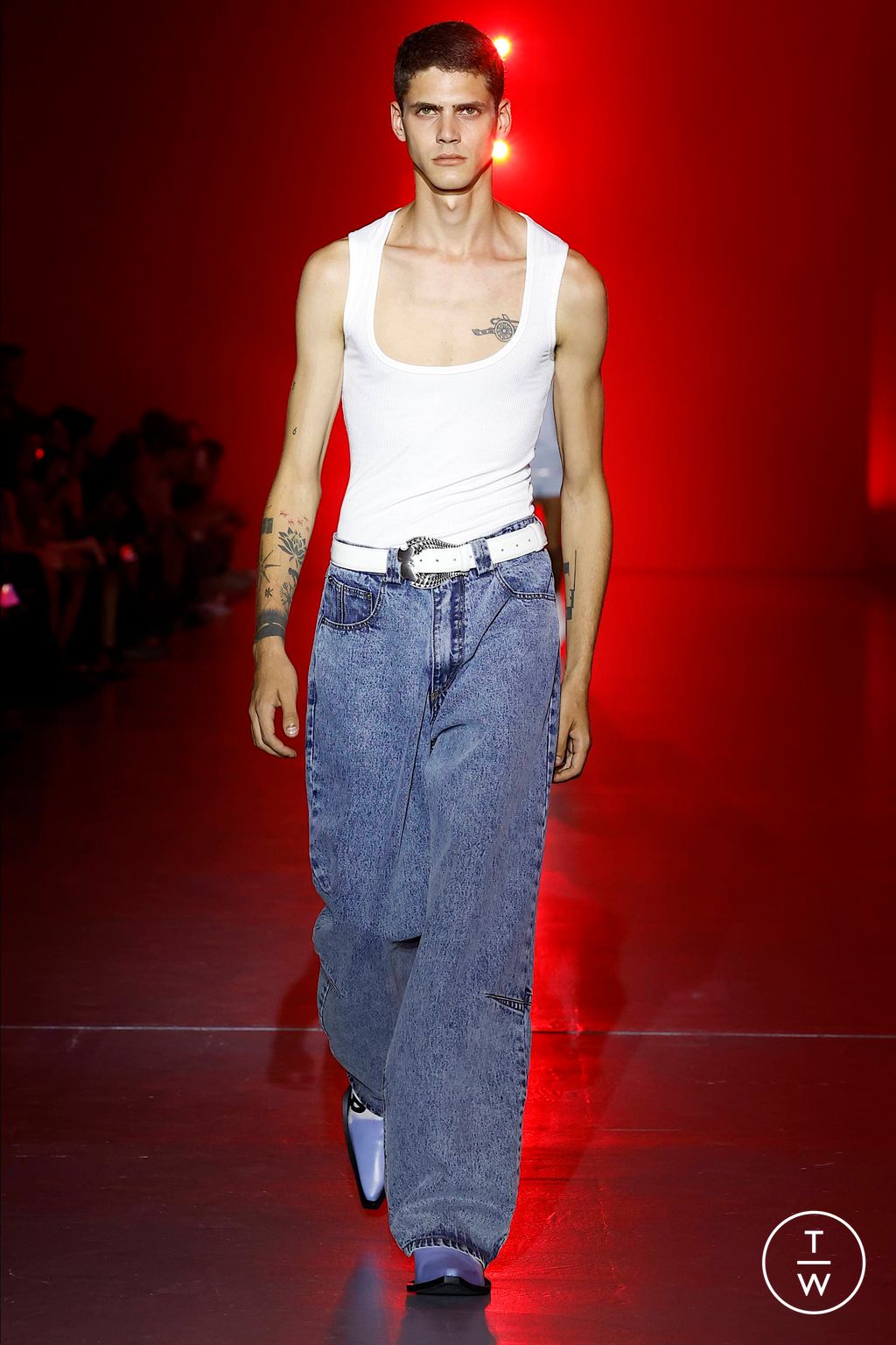 Fashion Week Milan Spring/Summer 2024 look 34 de la collection Jordanluca menswear
