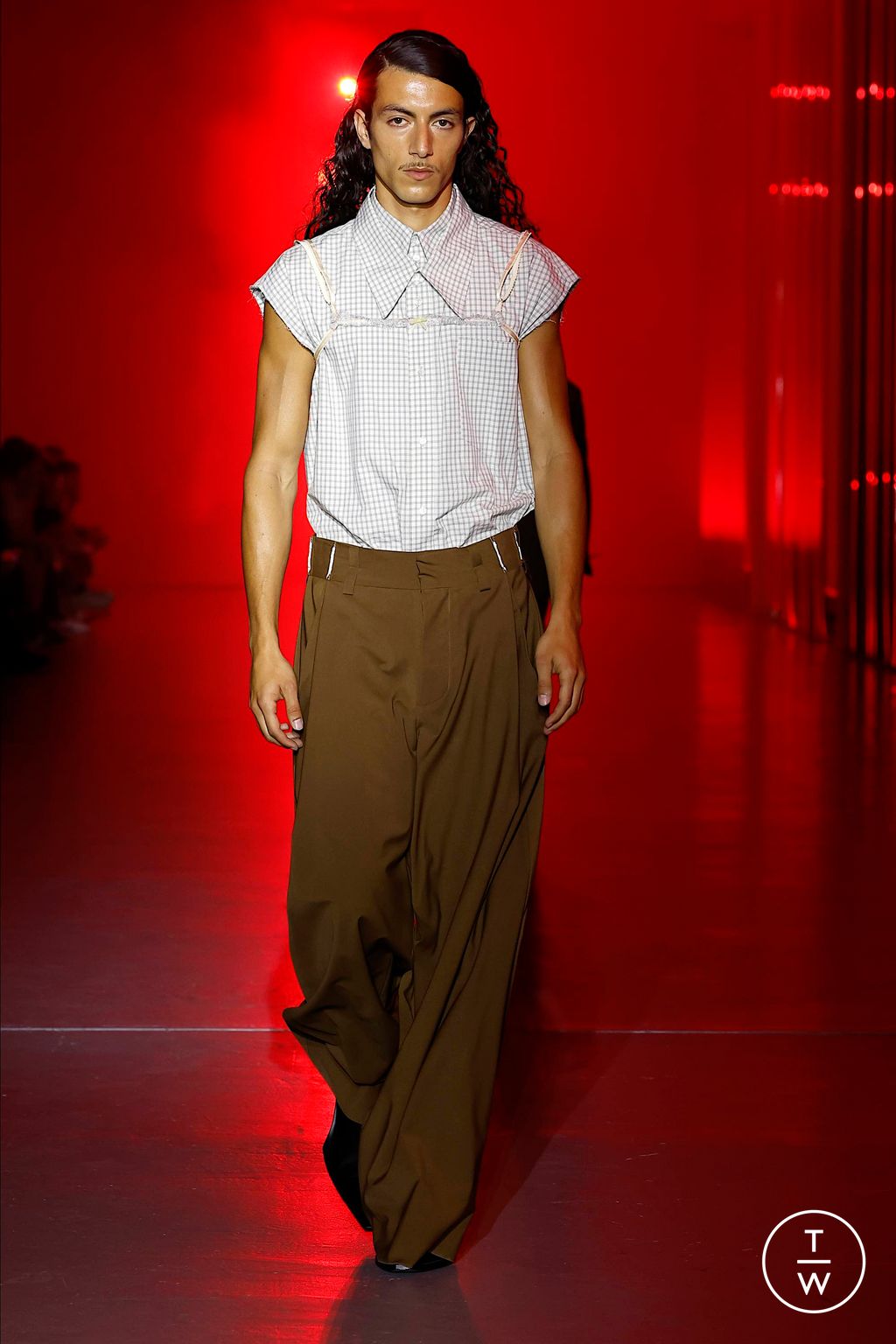 Fashion Week Milan Spring/Summer 2024 look 40 de la collection Jordanluca menswear