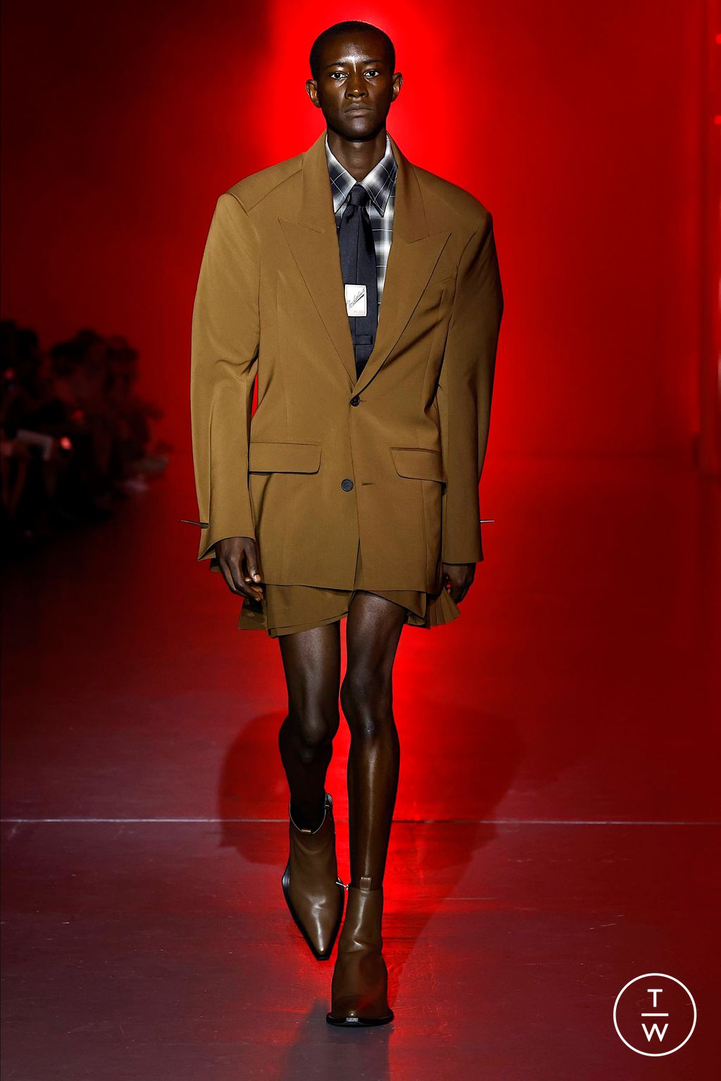 Fashion Week Milan Spring/Summer 2024 look 42 de la collection Jordanluca menswear