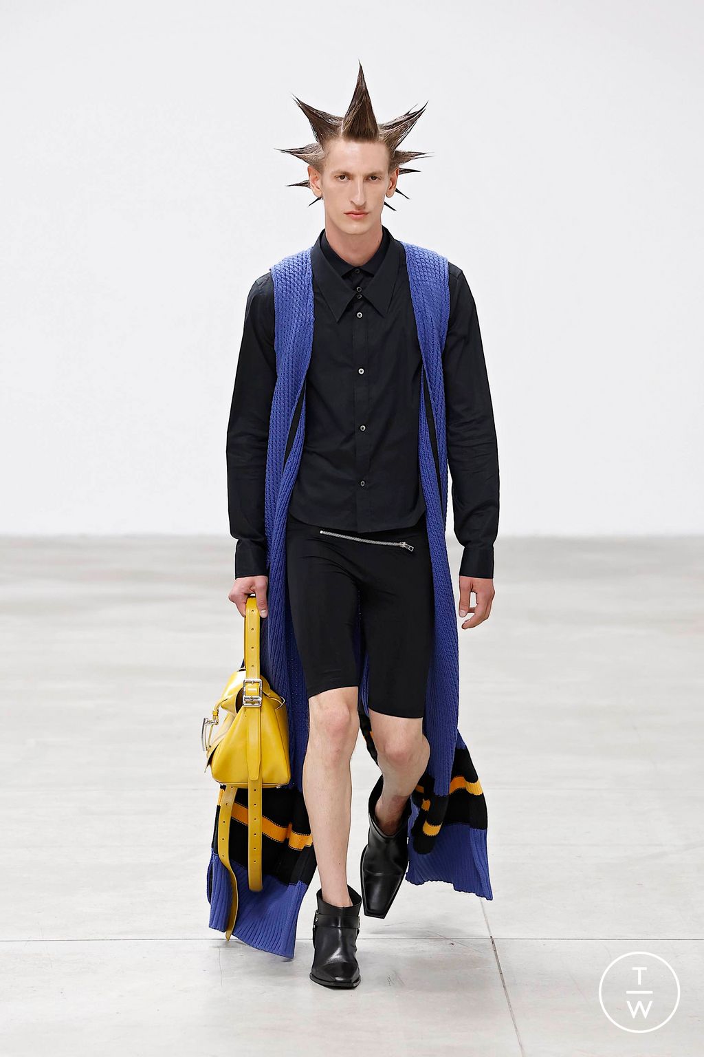 Fashion Week Milan Spring/Summer 2025 look 16 from the Jordanluca collection 男装