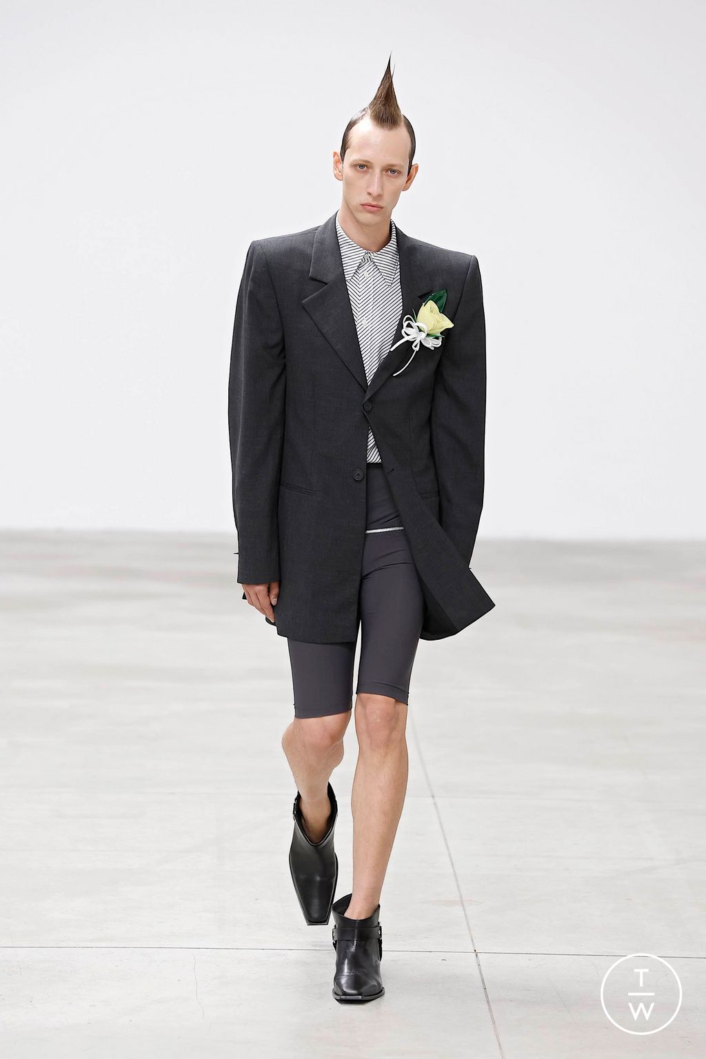 Fashion Week Milan Spring/Summer 2025 look 31 from the Jordanluca collection 男装