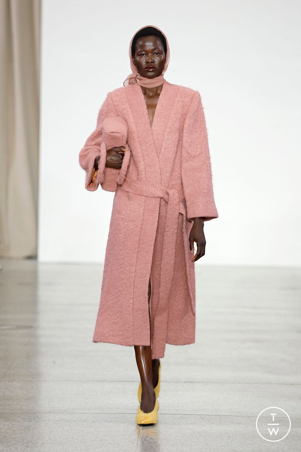 Fashion Week Milan Fall/Winter 2026 look 12 de la collection J.Salinas womenswear