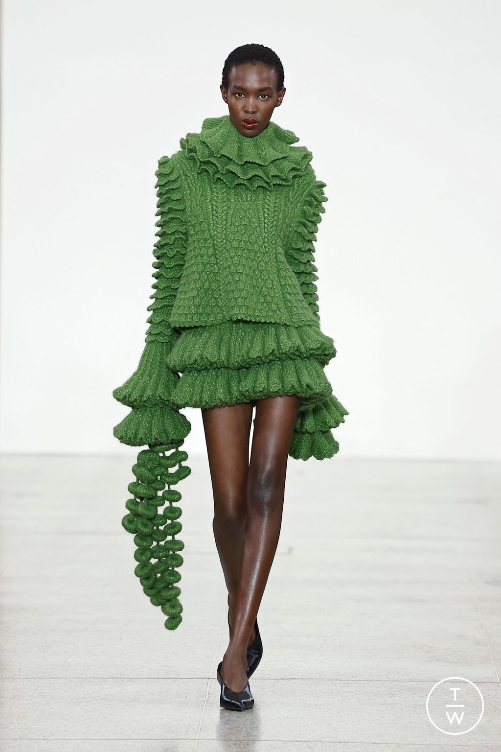 Fashion Week Milan Fall/Winter 2026 look 30 de la collection J.Salinas womenswear