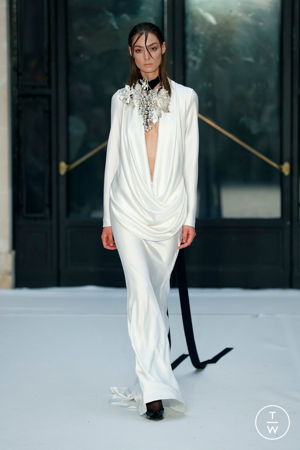 Fashion Week Paris Fall/Winter 2024 look 60 de la collection Juana Martin couture