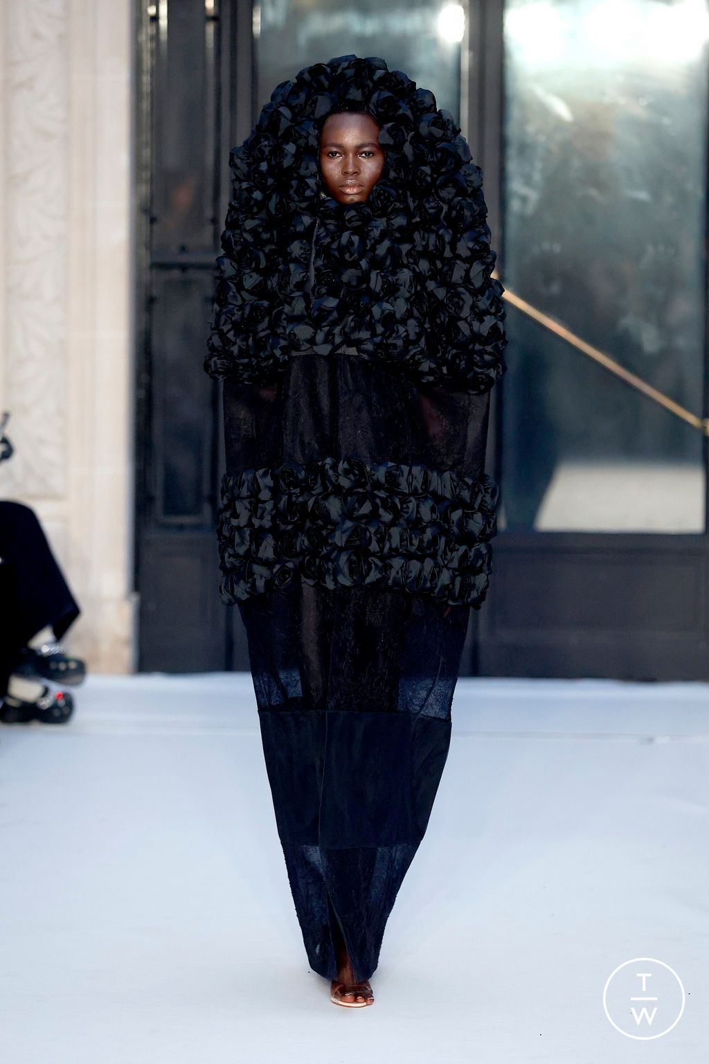 Fashion Week Paris Fall/Winter 2024 look 102 de la collection Juana Martin couture