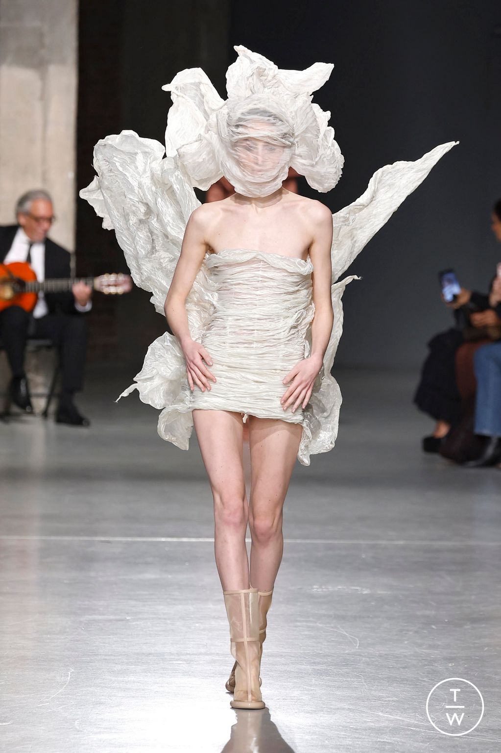 Fashion Week Paris Spring/Summer 2025 look 2 de la collection Juana Martin couture