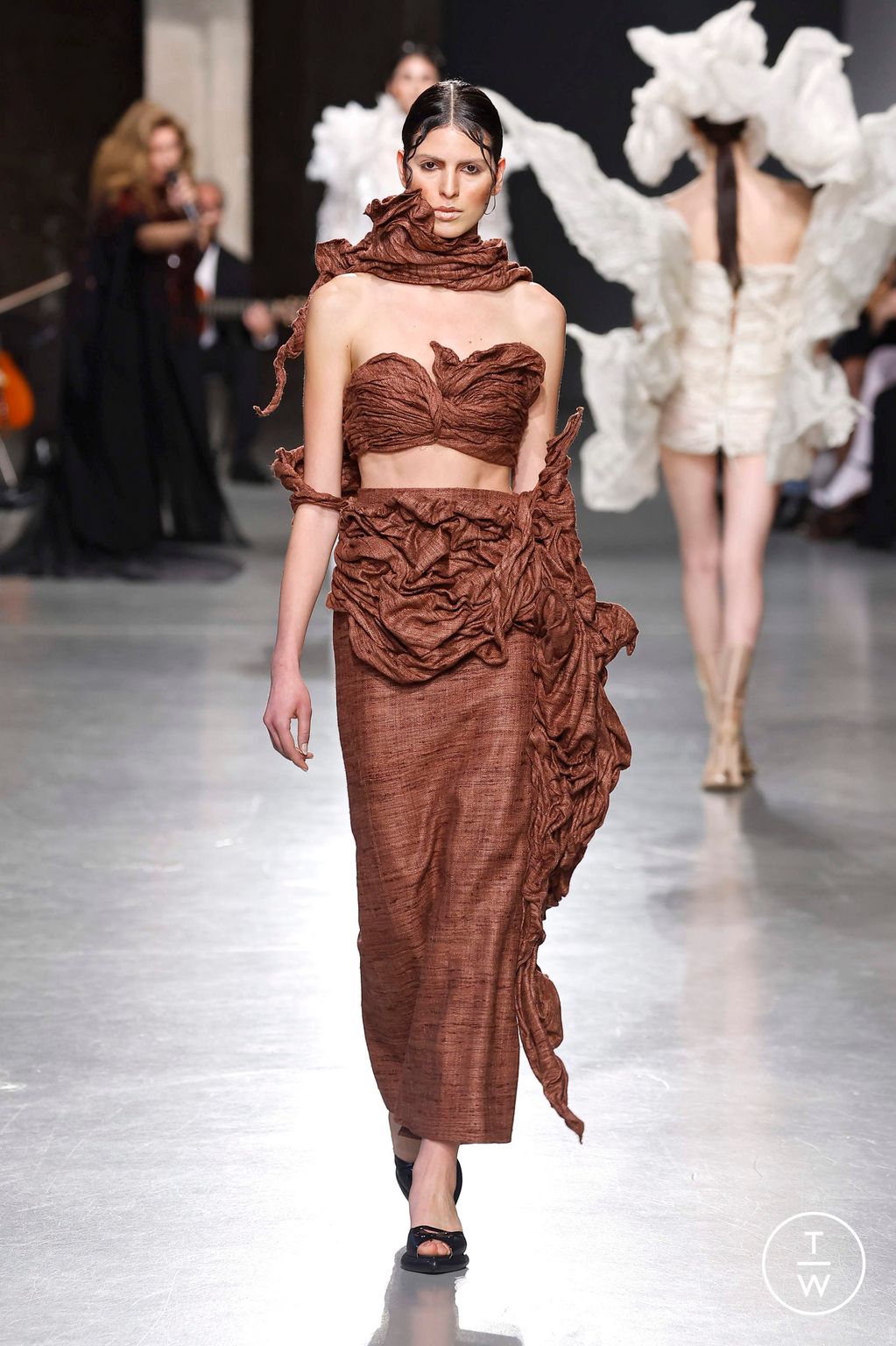 Fashion Week Paris Spring/Summer 2025 look 4 from the Juana Martin collection couture