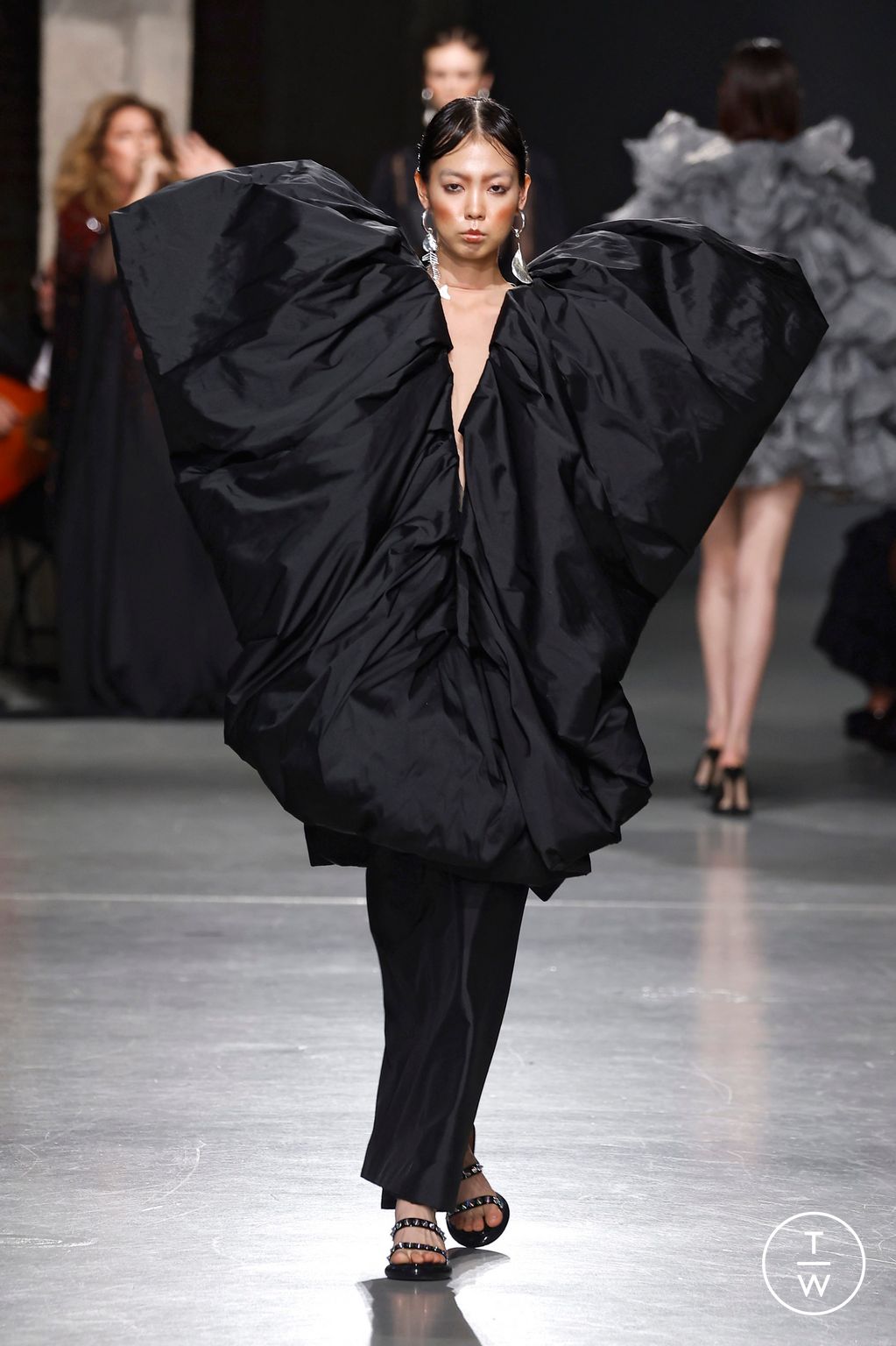 Fashion Week Paris Spring/Summer 2025 look 9 from the Juana Martin collection couture