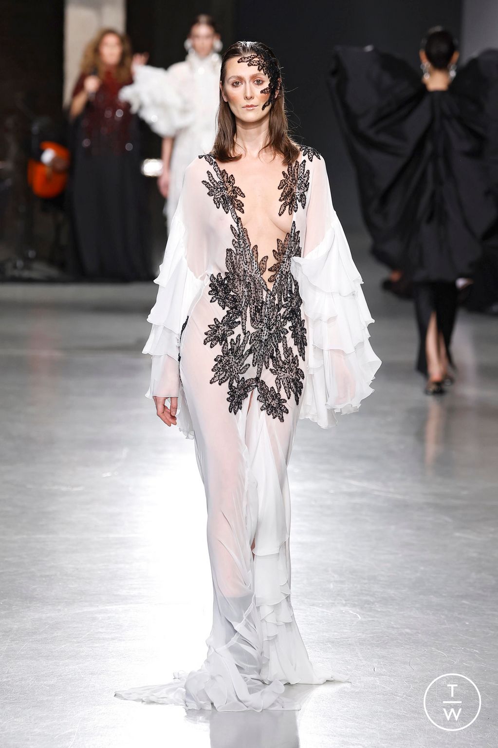 Fashion Week Paris Spring/Summer 2025 look 11 from the Juana Martin collection couture