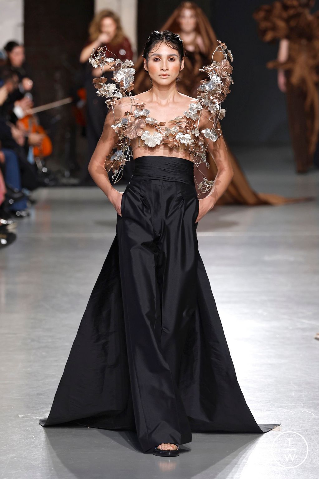 Fashion Week Paris Spring/Summer 2025 look 18 from the Juana Martin collection couture