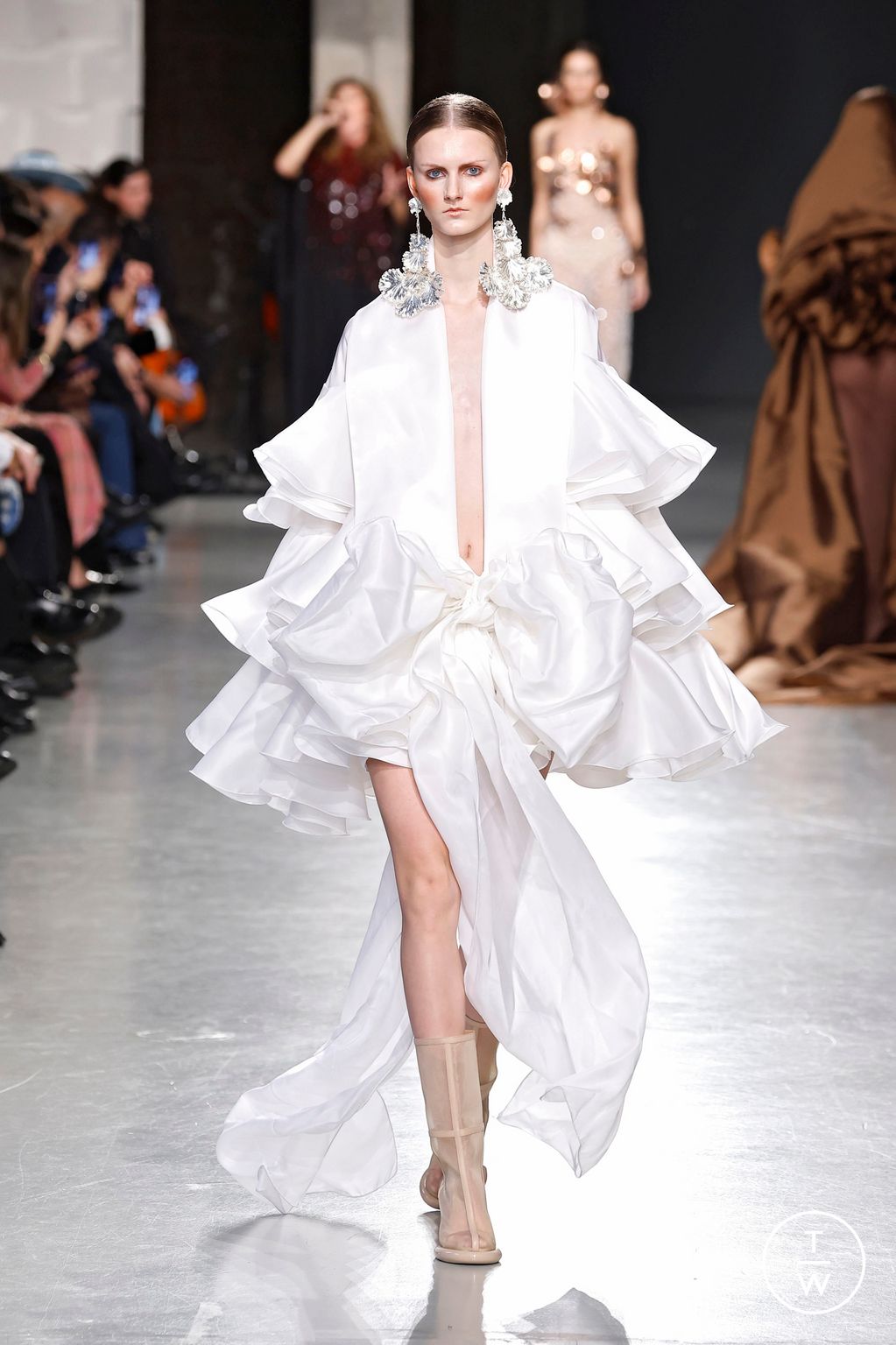 Fashion Week Paris Spring/Summer 2025 look 21 de la collection Juana Martin couture