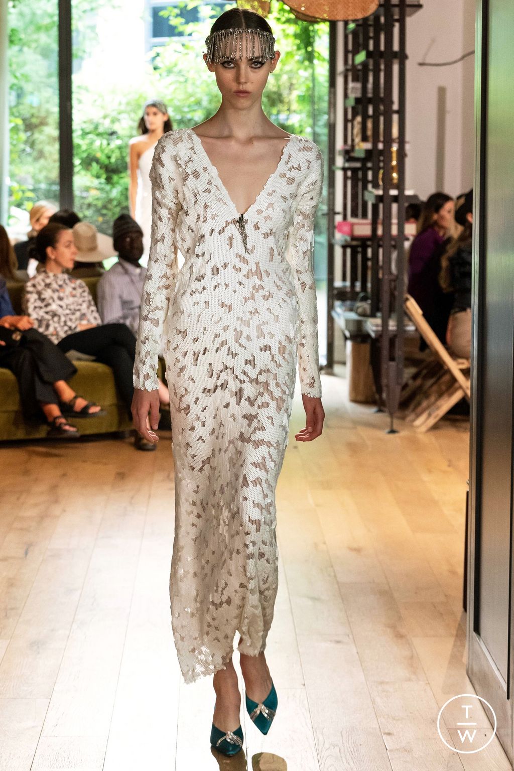 Fashion Week Paris Fall/Winter 2022 look 18 de la collection Julie de Libran couture