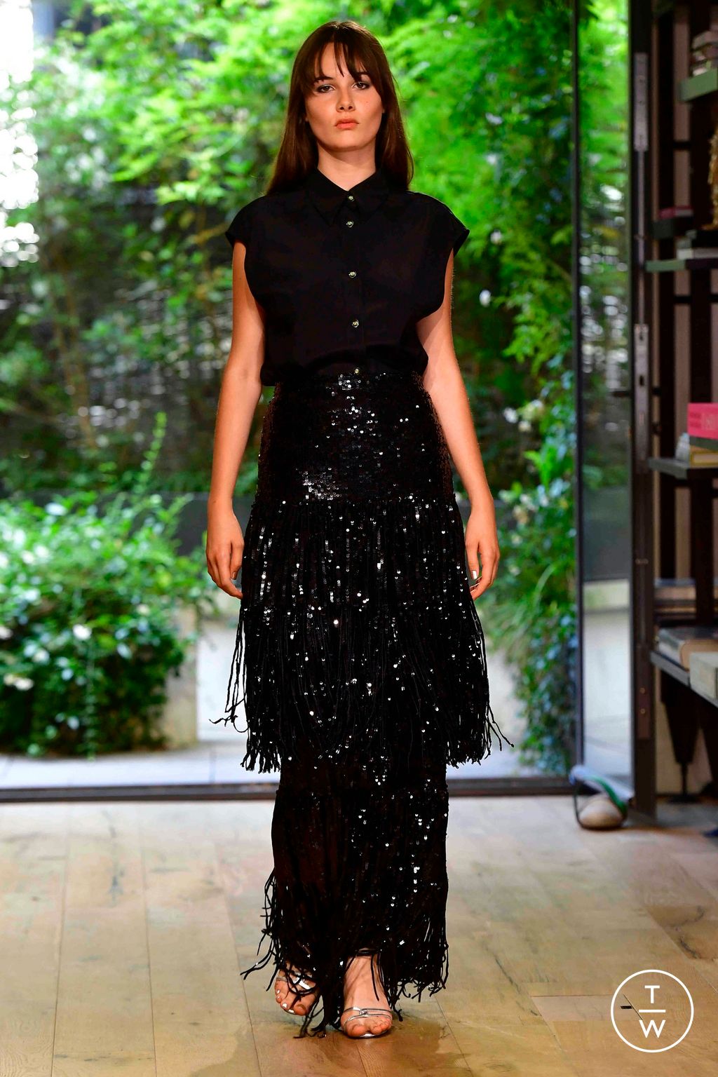 Fashion Week Paris Fall/Winter 2023 look 19 from the Julie de Libran collection couture