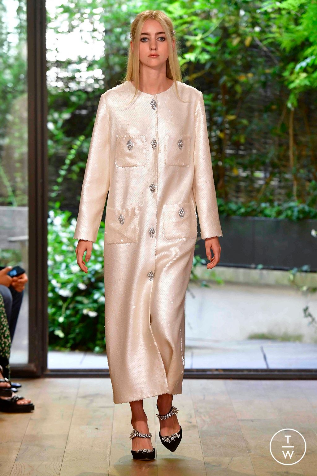 Fashion Week Paris Fall/Winter 2023 look 25 from the Julie de Libran collection couture