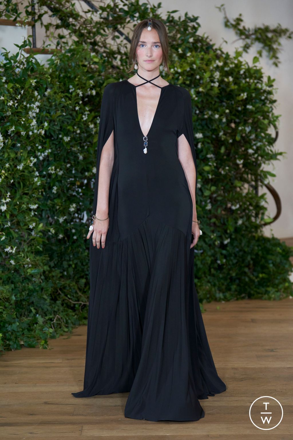 Fashion Week Paris Fall/Winter 2025 look 1 from the Julie de Libran collection couture