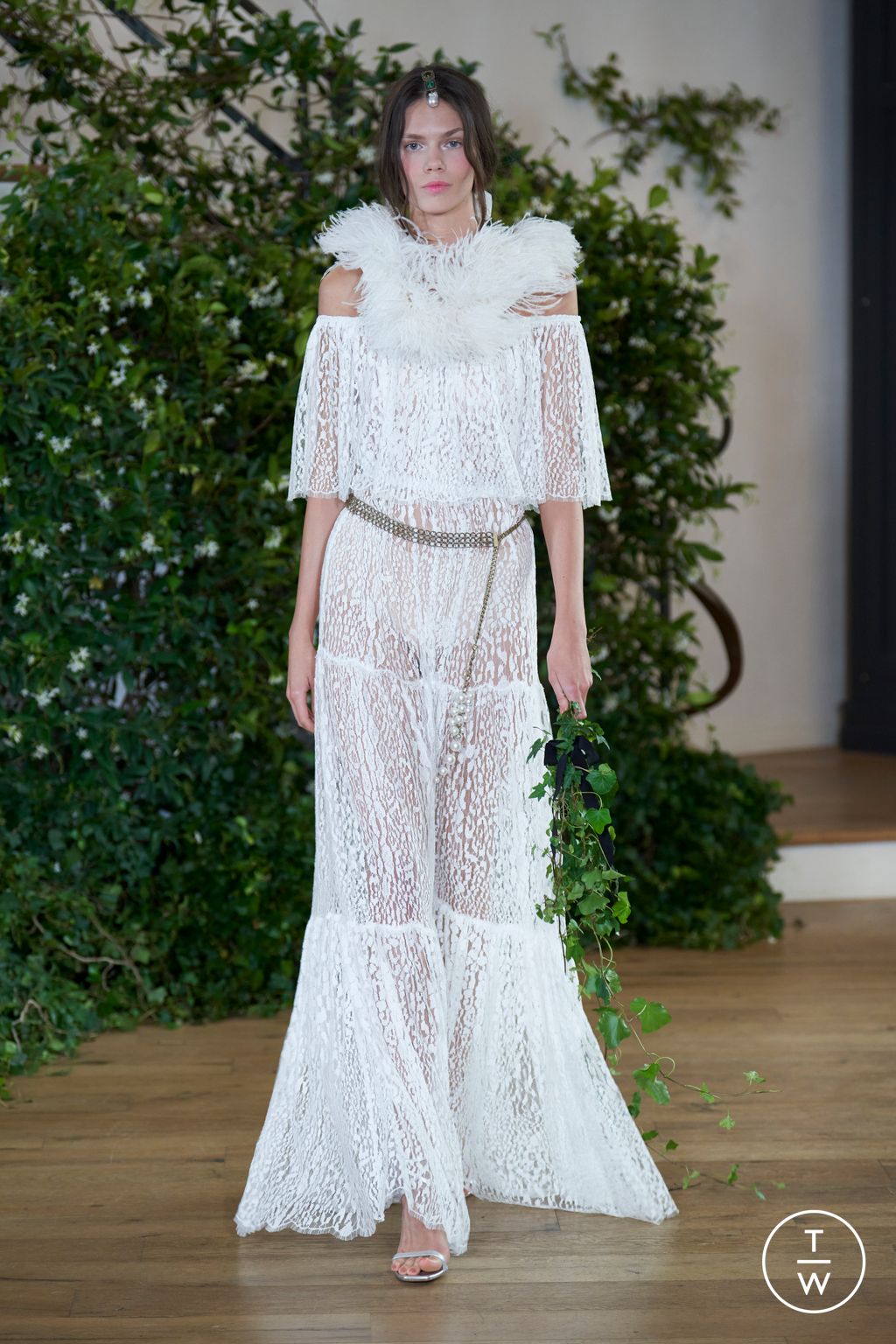 Fashion Week Paris Fall/Winter 2025 look 13 from the Julie de Libran collection couture