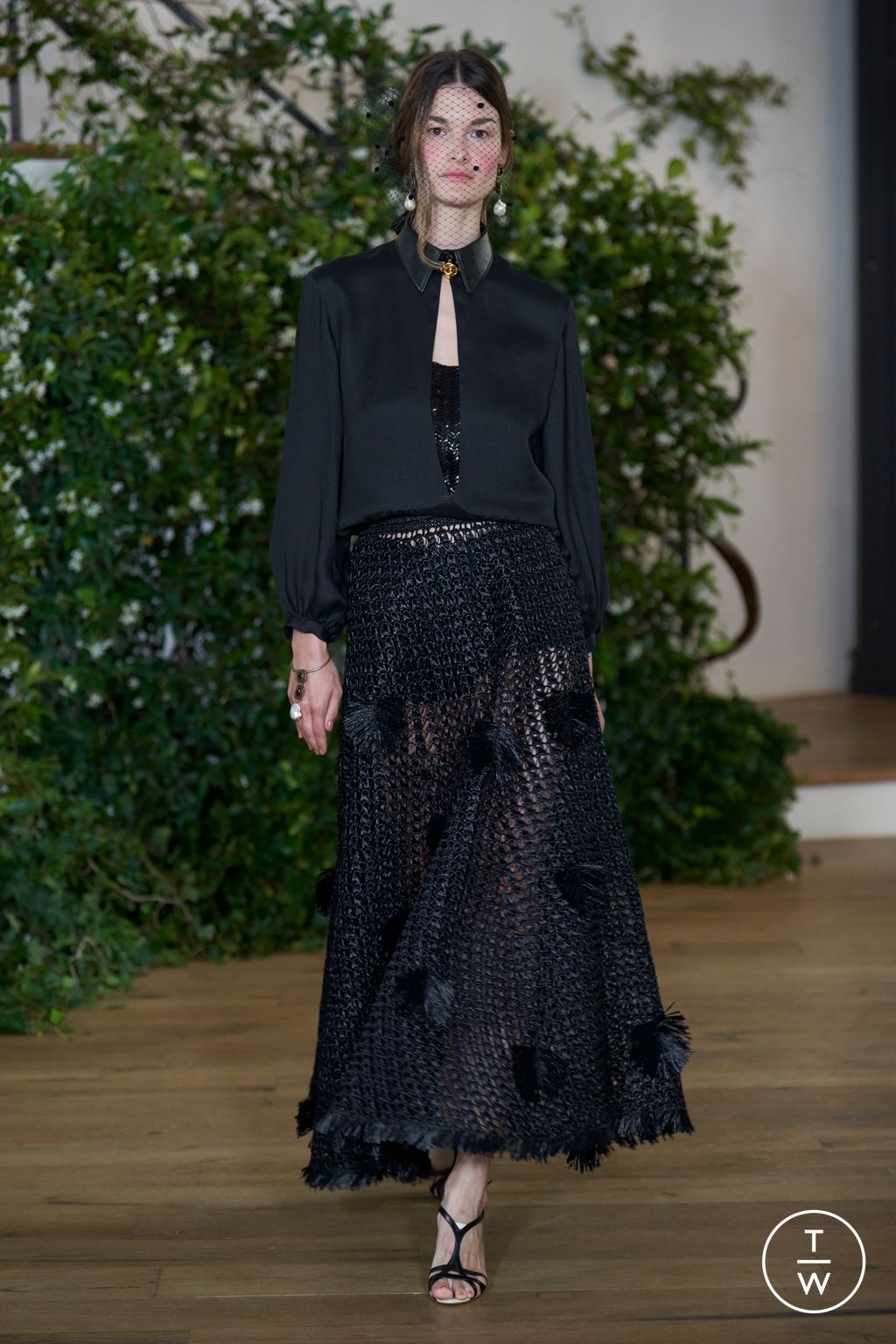 Fashion Week Paris Fall/Winter 2025 look 14 from the Julie de Libran collection couture