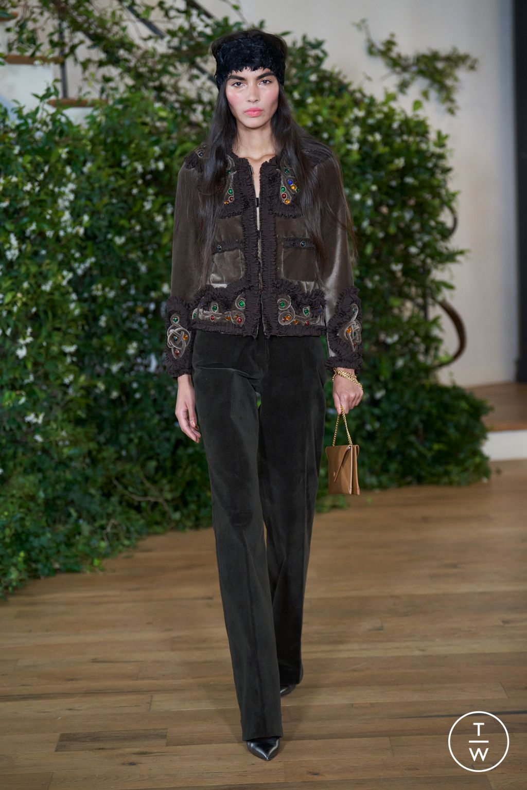 Fashion Week Paris Fall/Winter 2025 look 17 from the Julie de Libran collection couture