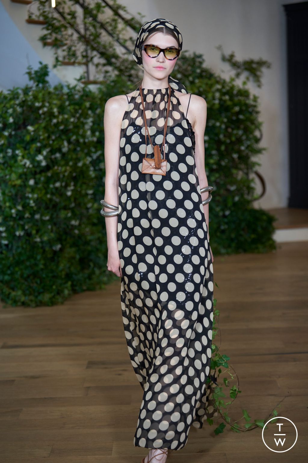 Fashion Week Paris Fall/Winter 2025 look 18 from the Julie de Libran collection couture