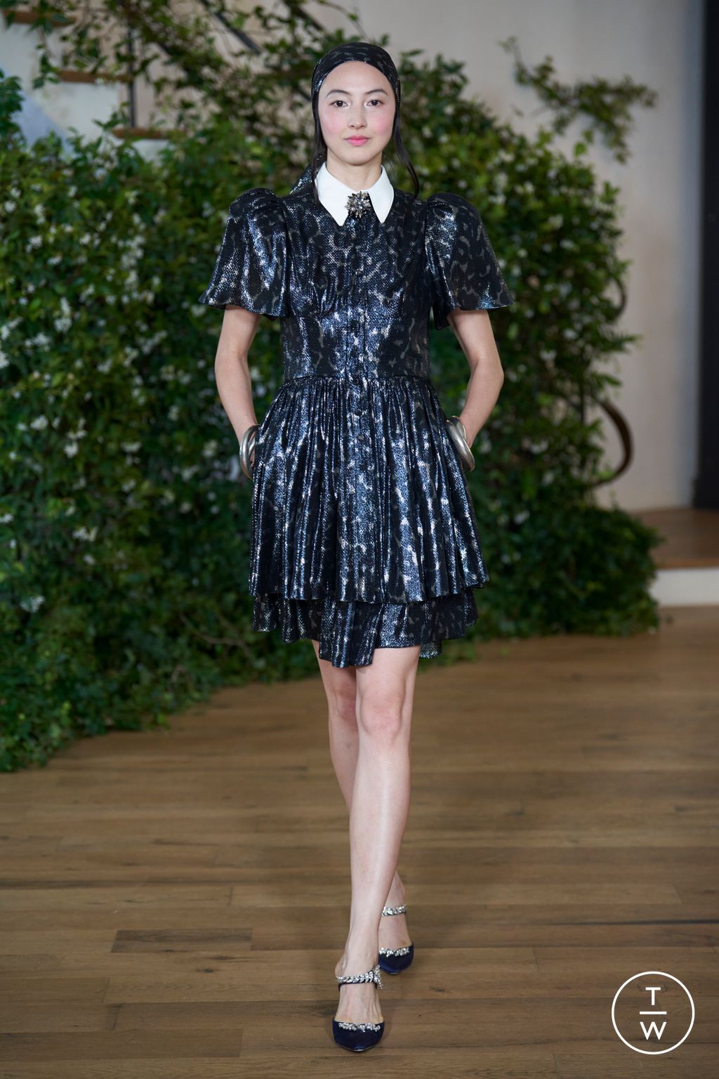 Fashion Week Paris Fall/Winter 2025 look 20 from the Julie de Libran collection couture