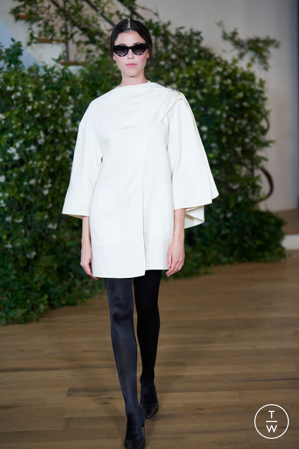 Fashion Week Paris Fall/Winter 2025 look 22 from the Julie de Libran collection couture