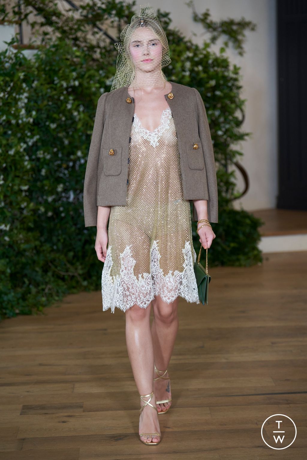 Fashion Week Paris Fall/Winter 2025 look 23 from the Julie de Libran collection couture