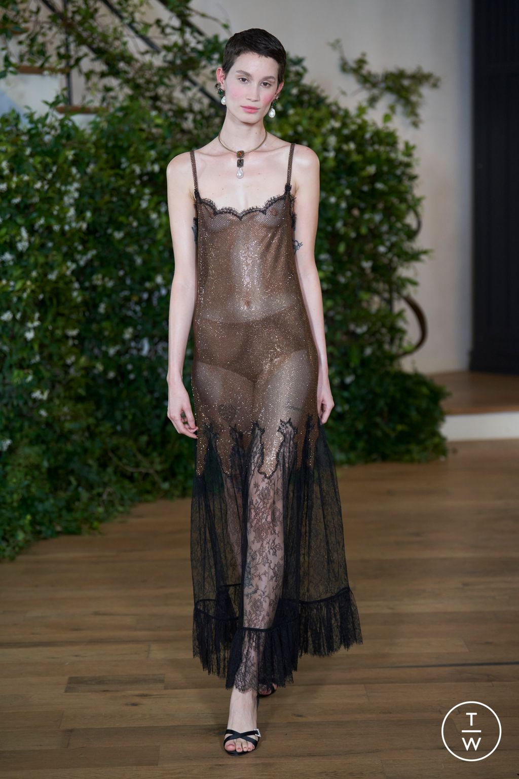 Fashion Week Paris Fall/Winter 2025 look 24 de la collection Julie de Libran couture