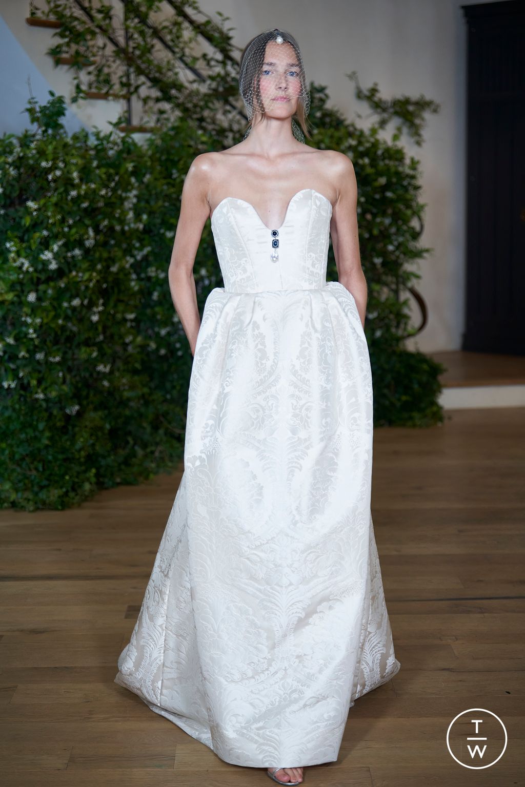 Fashion Week Paris Fall/Winter 2025 look 29 from the Julie de Libran collection couture