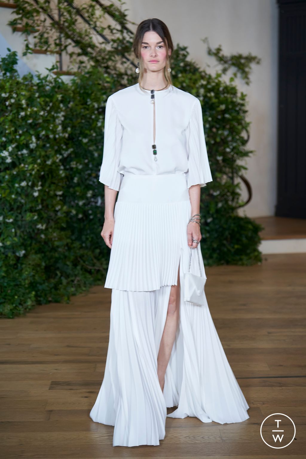 Fashion Week Paris Fall/Winter 2025 look 3 from the Julie de Libran collection couture