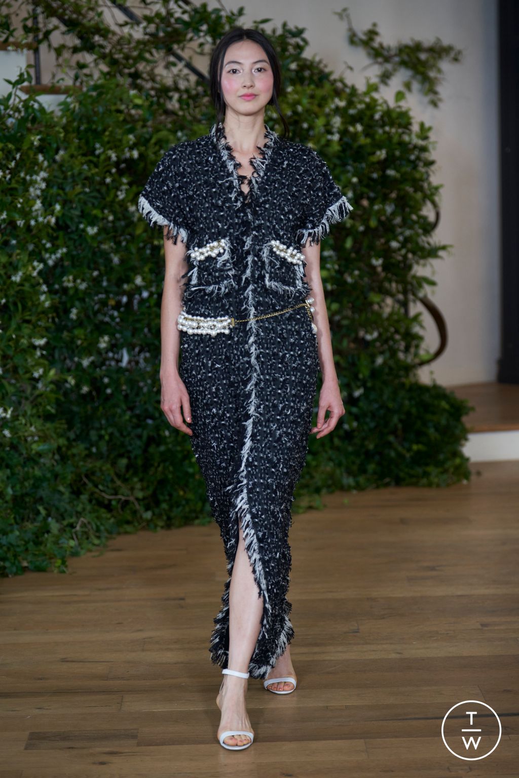 Fashion Week Paris Fall/Winter 2025 look 4 from the Julie de Libran collection couture