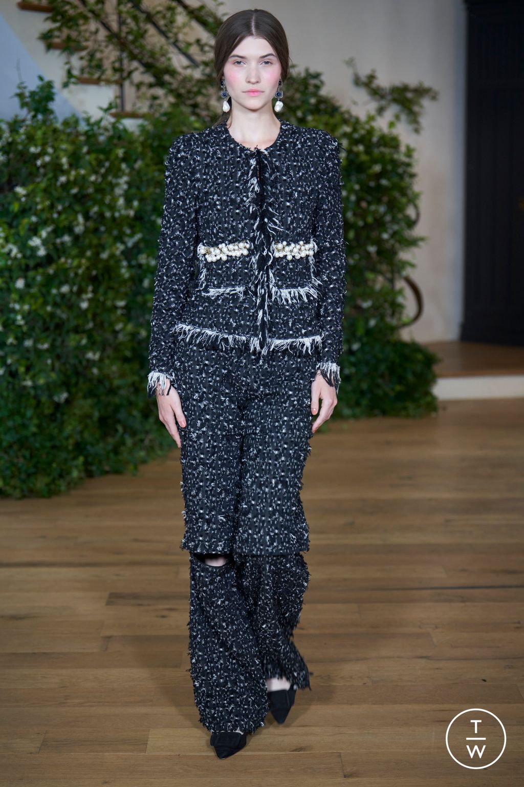 Fashion Week Paris Fall/Winter 2025 look 5 from the Julie de Libran collection couture