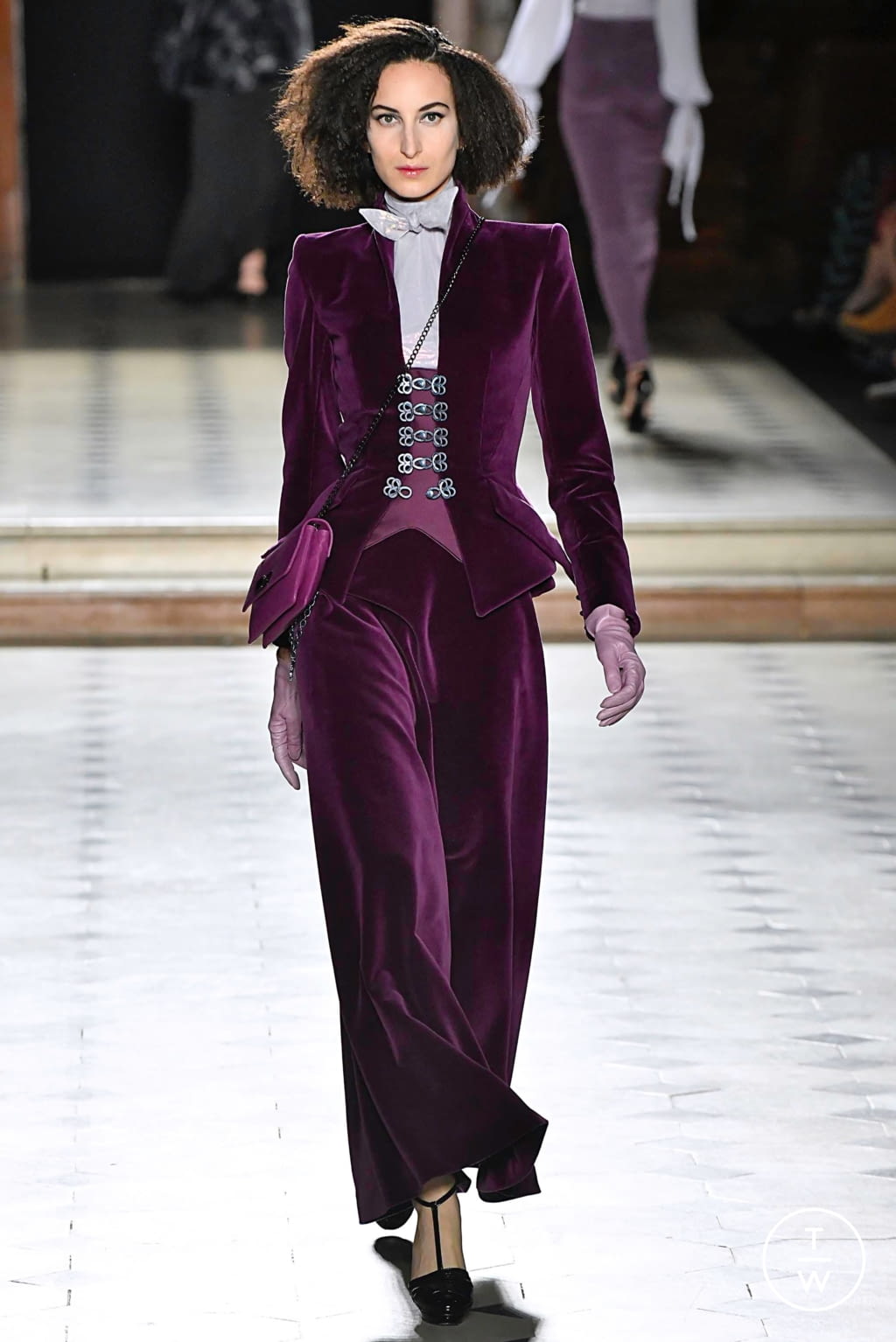 Fashion Week Paris Fall/Winter 2019 look 6 from the Julien Fournié collection couture