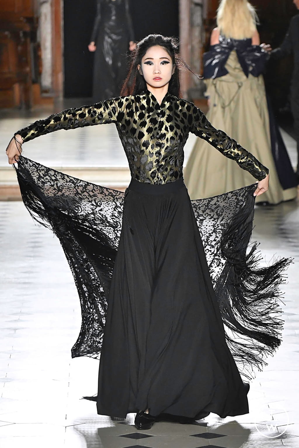 Fashion Week Paris Fall/Winter 2019 look 10 from the Julien Fournié collection couture