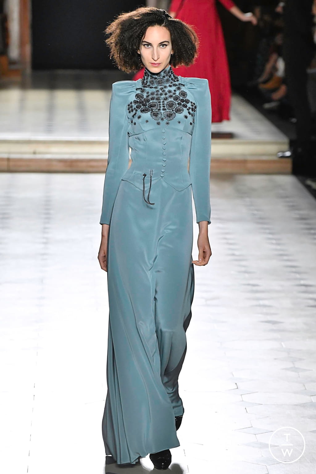 Fashion Week Paris Fall/Winter 2019 look 23 from the Julien Fournié collection couture