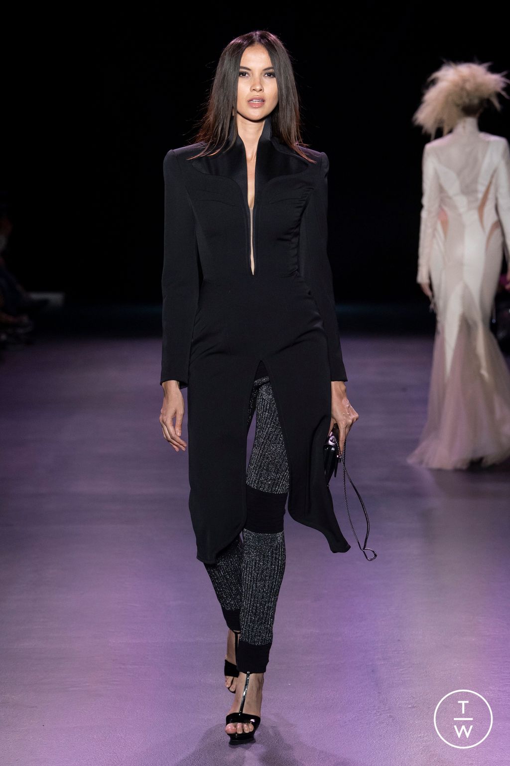 Fashion Week Paris Fall/Winter 2022 look 2 from the Julien Fournié collection couture