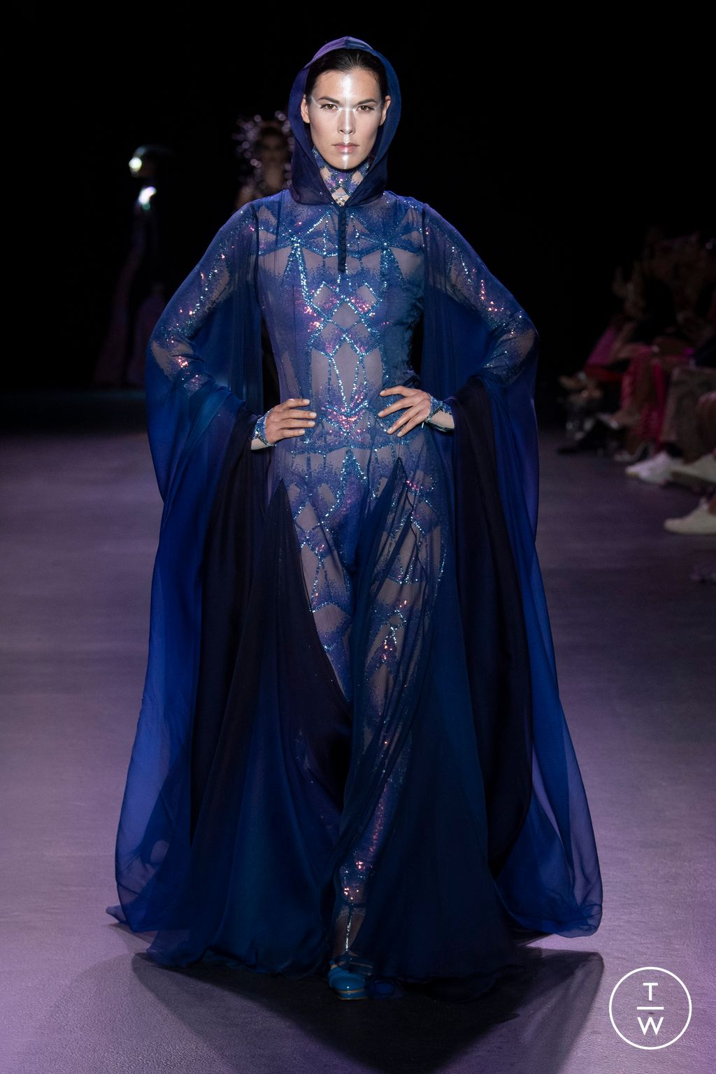 Fashion Week Paris Fall/Winter 2022 look 15 from the Julien Fournié collection couture