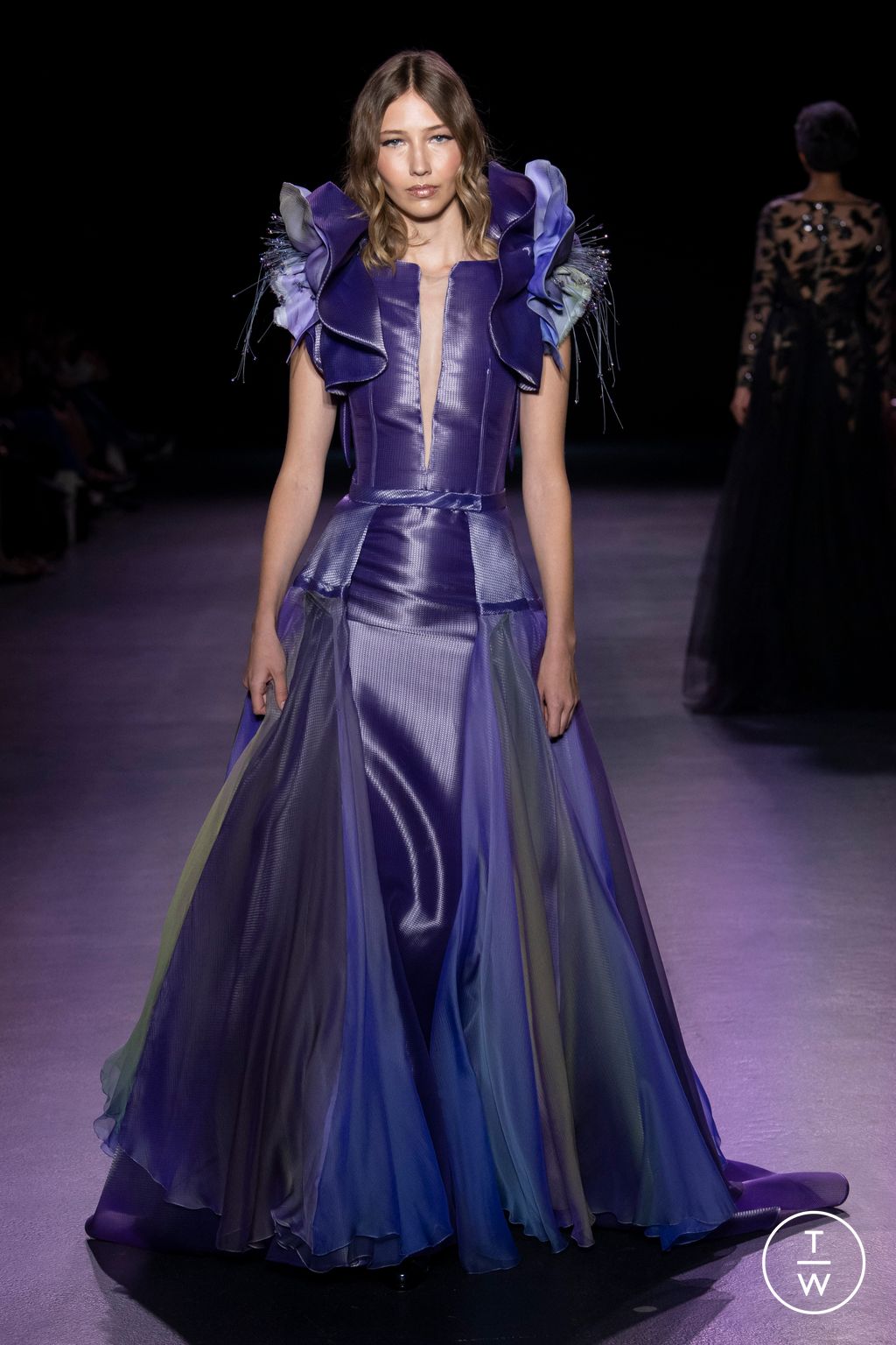 Fashion Week Paris Fall/Winter 2022 look 19 from the Julien Fournié collection couture
