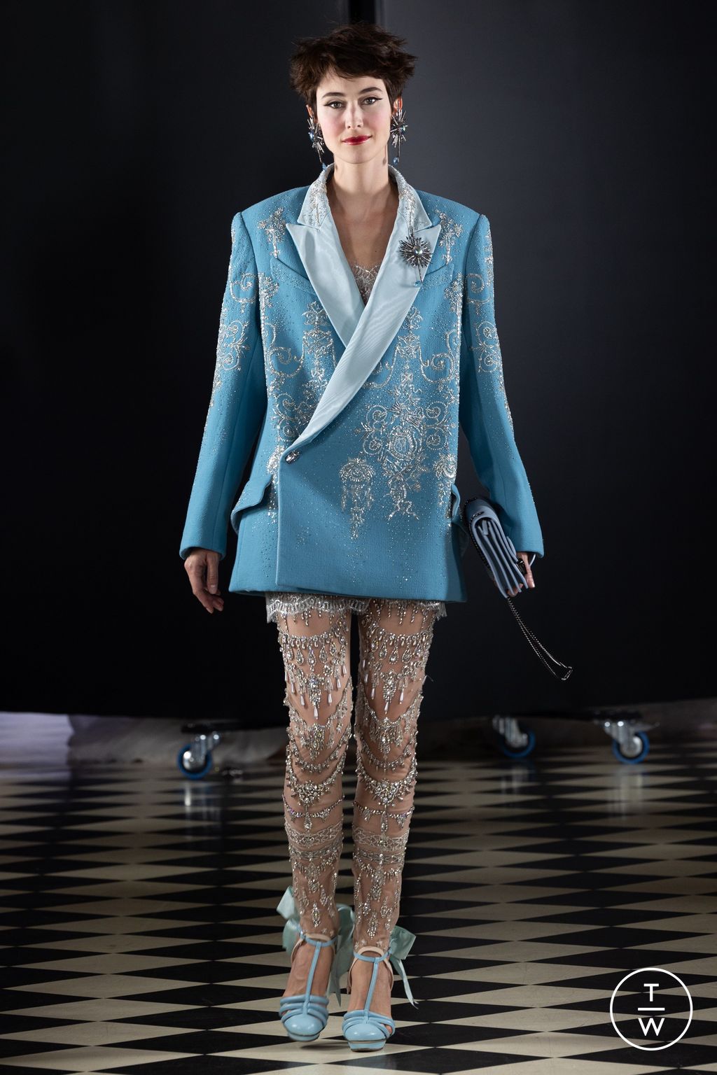 Fashion Week Paris Fall/Winter 2024 look 5 from the Julien Fournié collection couture