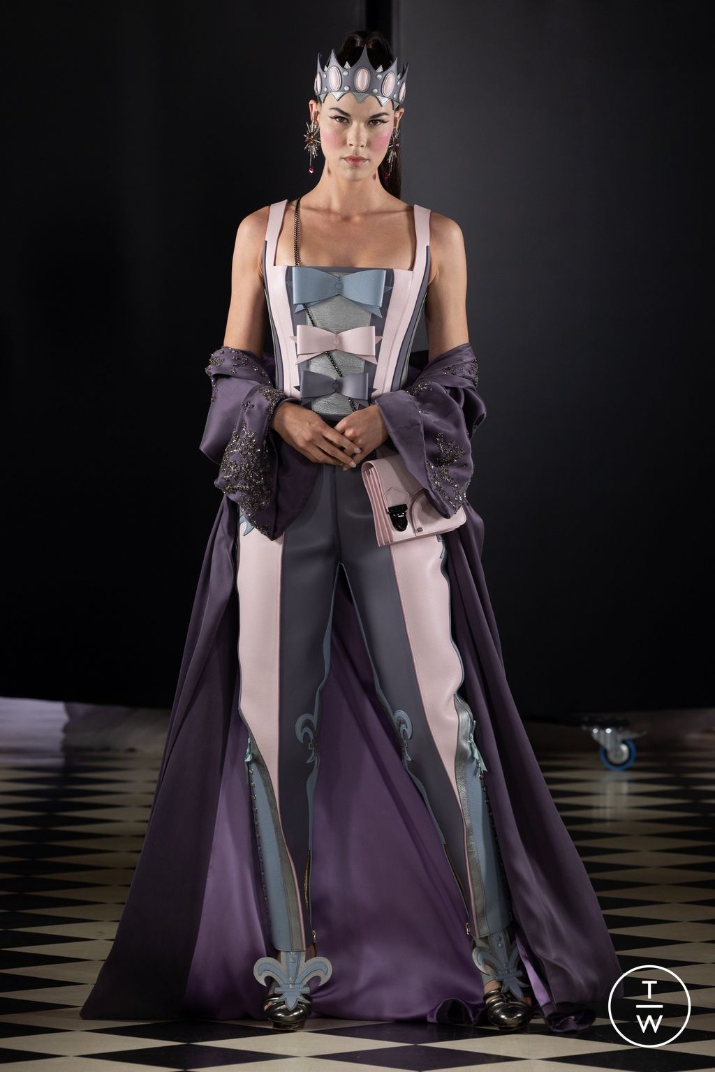 Fashion Week Paris Fall/Winter 2024 look 16 from the Julien Fournié collection couture