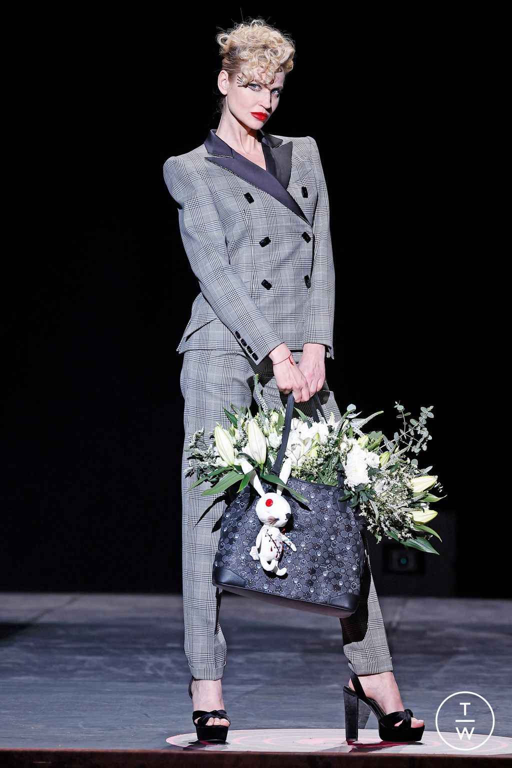 Fashion Week Paris Spring/Summer 2024 look 8 from the Julien Fournié collection couture