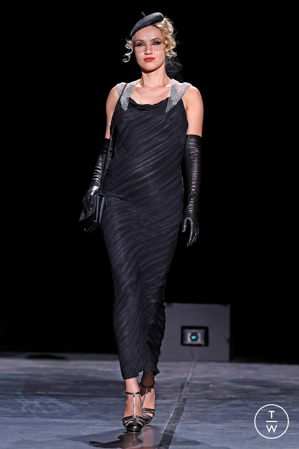 Fashion Week Paris Spring/Summer 2024 look 13 from the Julien Fournié collection couture