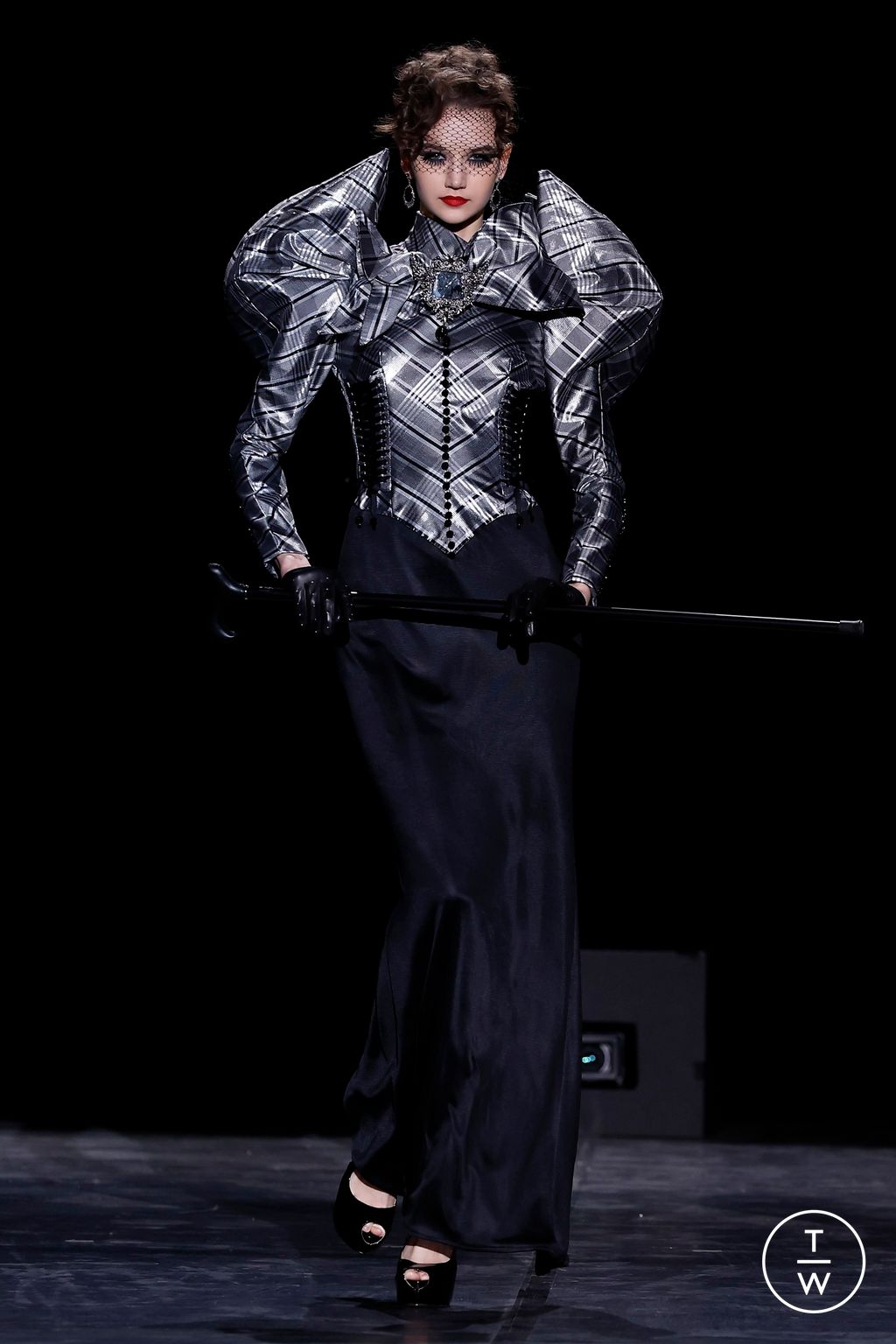 Fashion Week Paris Spring/Summer 2024 look 15 from the Julien Fournié collection couture