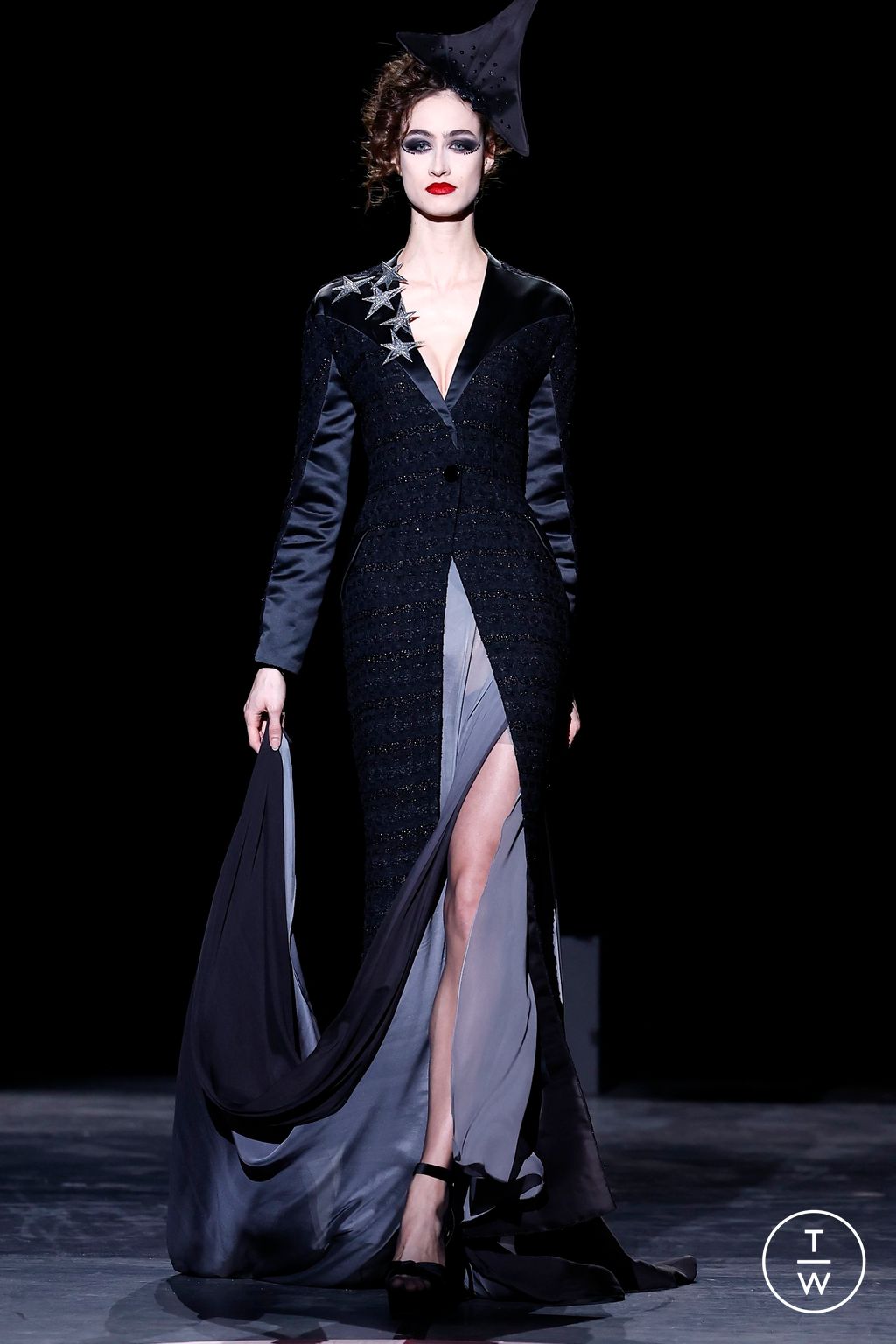 Fashion Week Paris Spring/Summer 2024 look 16 from the Julien Fournié collection couture