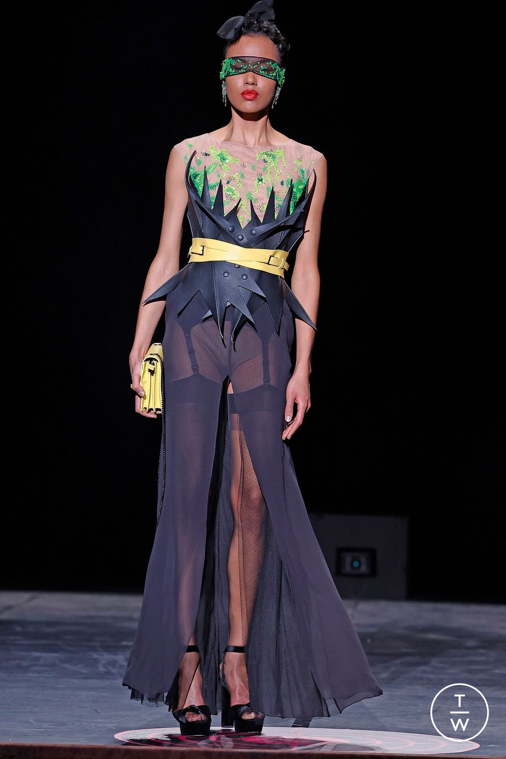 Fashion Week Paris Spring/Summer 2024 look 18 from the Julien Fournié collection couture
