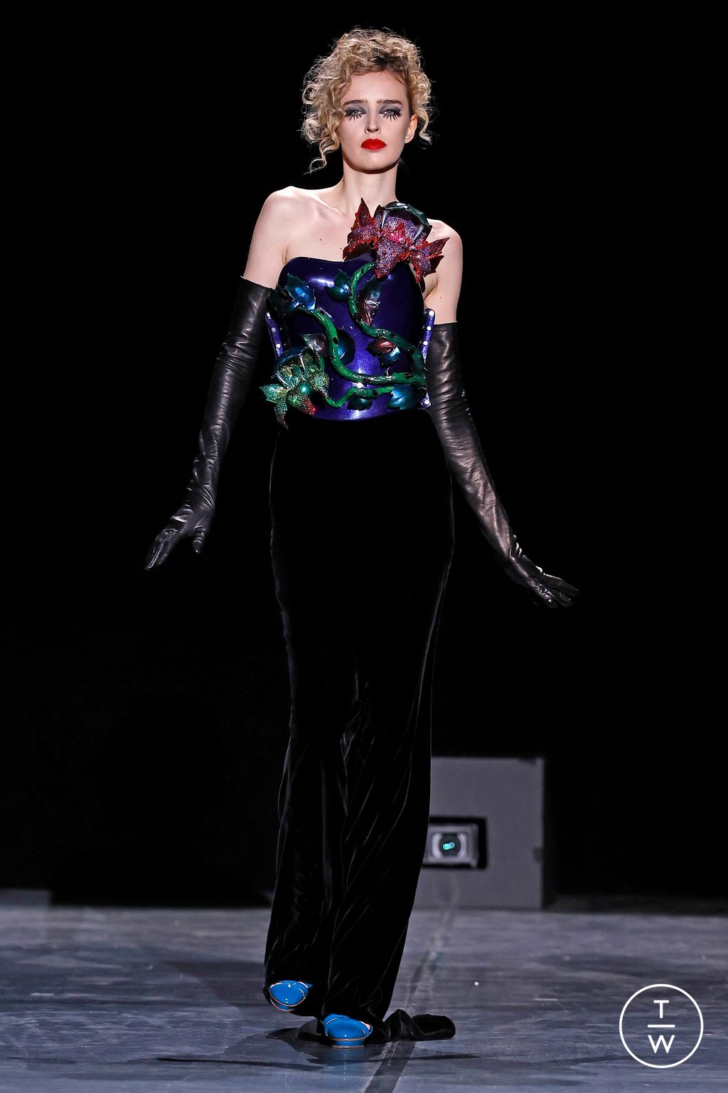 Fashion Week Paris Spring/Summer 2024 look 19 from the Julien Fournié collection couture