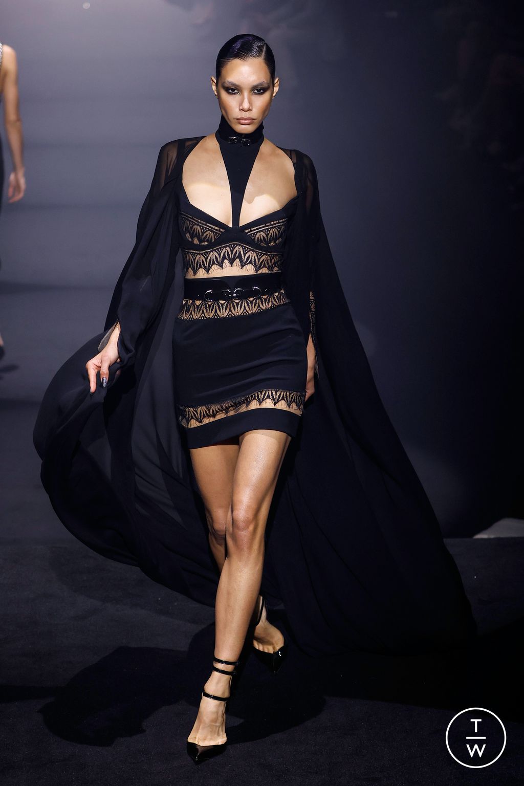 Fashion Week London Fall/Winter 2023 look 8 from the Julien MacDonald collection 女装
