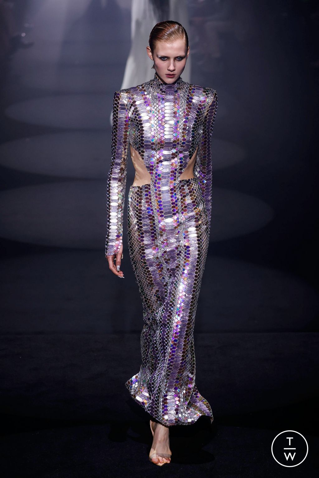 Fashion Week London Fall/Winter 2023 look 11 from the Julien MacDonald collection 女装