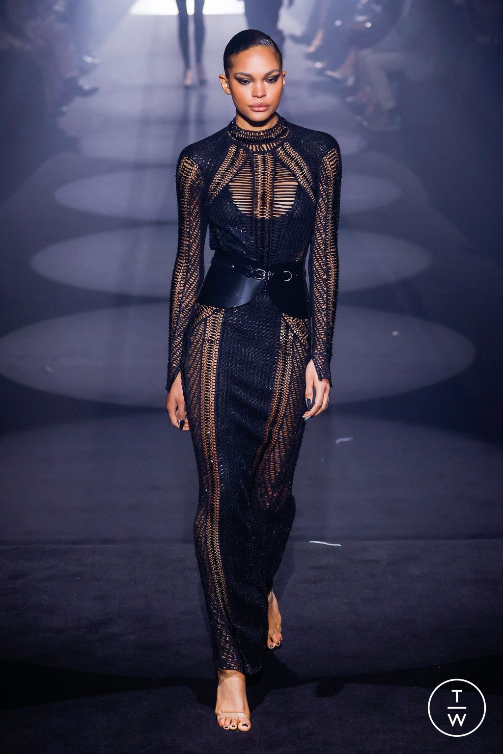 Fashion Week London Fall/Winter 2023 look 23 from the Julien MacDonald collection 女装